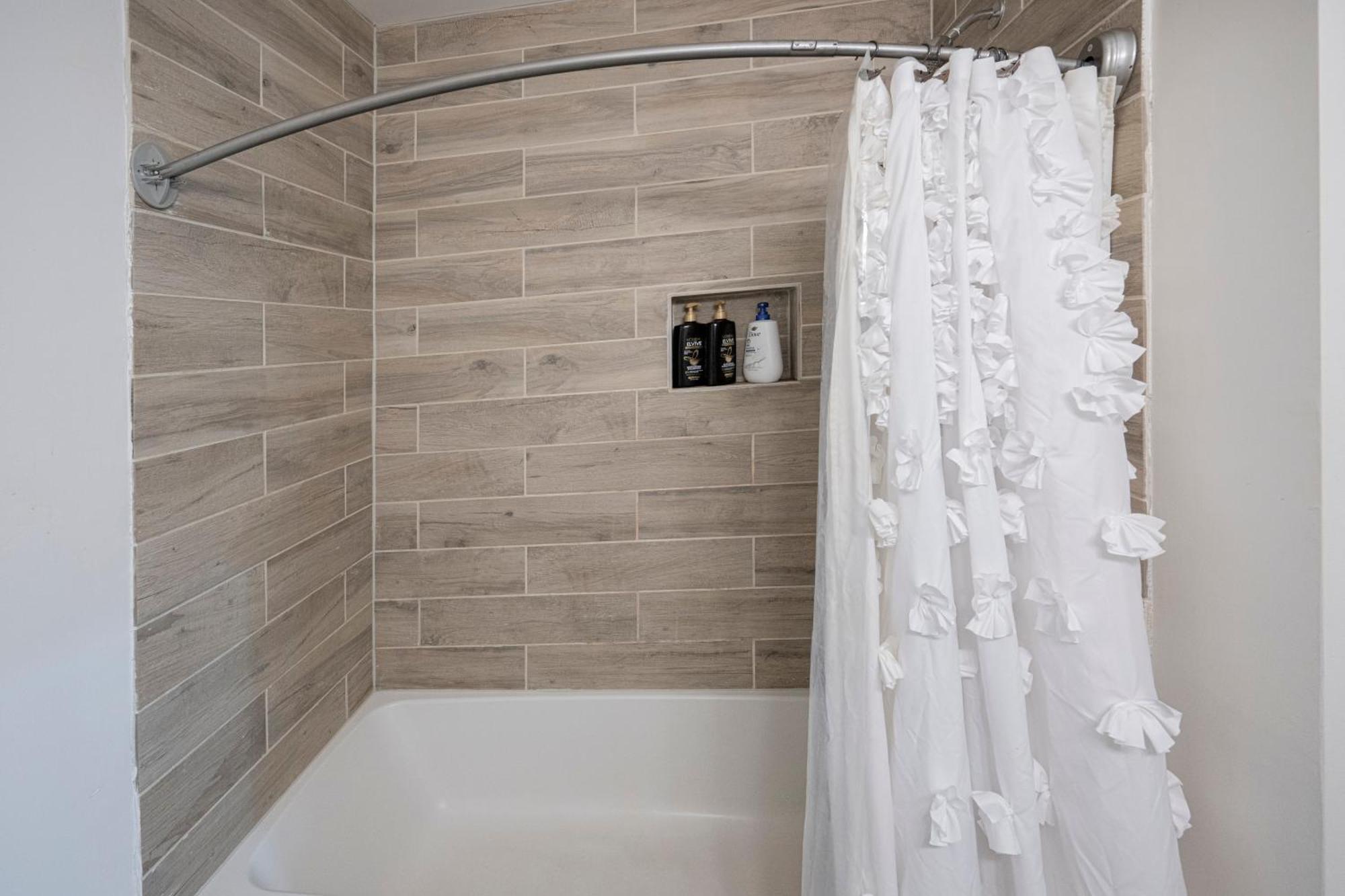 דורהאם Charming 2Br Bungalow 4 Minutes To Duke University מראה חיצוני תמונה